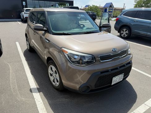Used 2015 Kia Soul FWD image 4