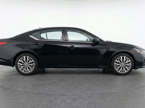 Used 2025 Nissan Altima 2.5 SV image 11