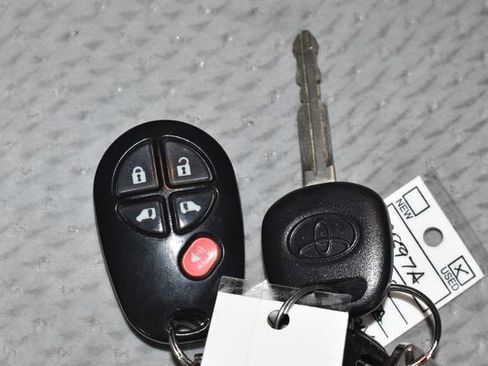 Used 2012 Toyota Sienna LE image 15