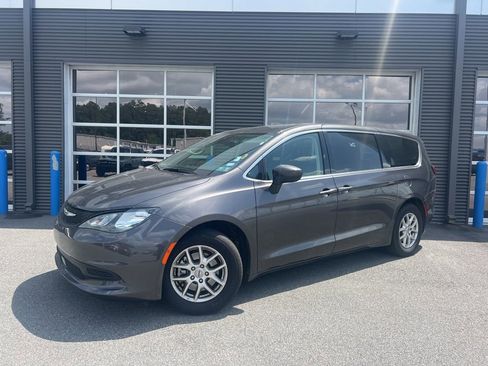 Used 2023 Chrysler Voyager LX image 1