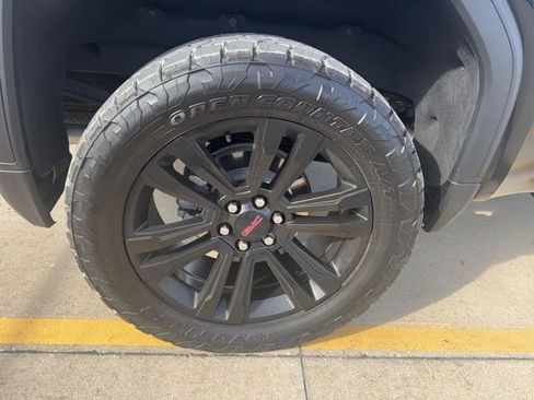 Used 2024 GMC Sierra 1500 AT4 w/ Technology Package image 7