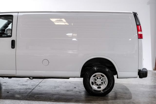 Used 2020 Chevrolet Express 2500 RWD image 17