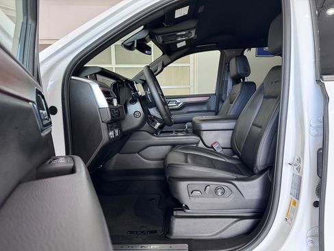 Certified 2025 GMC Yukon XL Denali AWD/4WD image 11