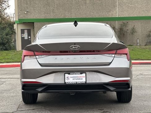 Used 2023 Hyundai Elantra SEL image 5