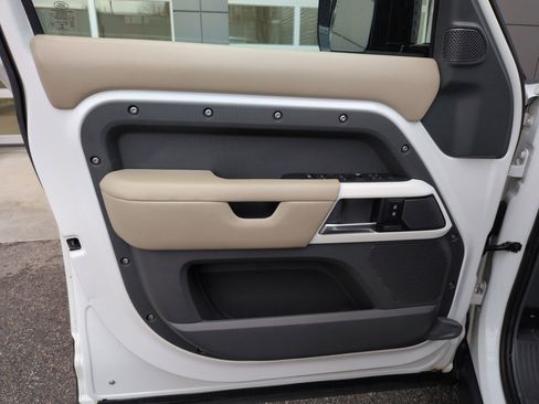 Used 2020 Land Rover Defender 110 HSE image 9