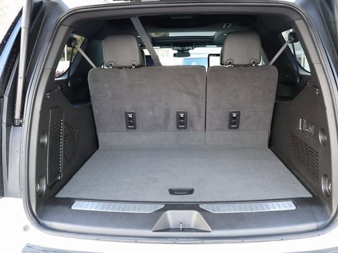 Certified 2024 Chevrolet Suburban Z71 w/ Luxury Package image 35