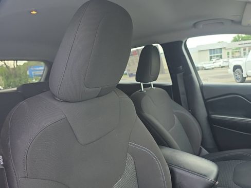 Used 2021 Jeep Cherokee Latitude AWD/4WD image 10