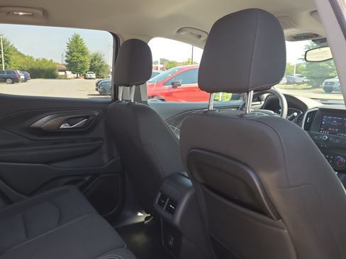 Used 2024 GMC Terrain SLE w/ Driver Convenience Package FWD image 16