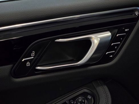 Certified 2024 Porsche Macan image 34