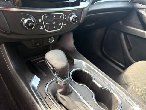 Used 2023 Chevrolet Traverse LT FWD image 21