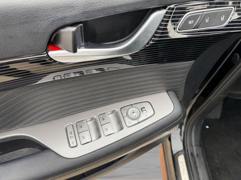 Used 2023 Hyundai Palisade Calligraphy image 2