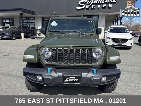Used 2024 Jeep Wrangler Unlimited w/ Convenience Group AWD/4WD image 2