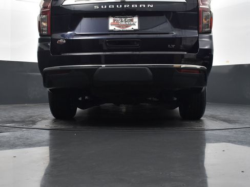 Used 2024 Chevrolet Suburban LT image 40