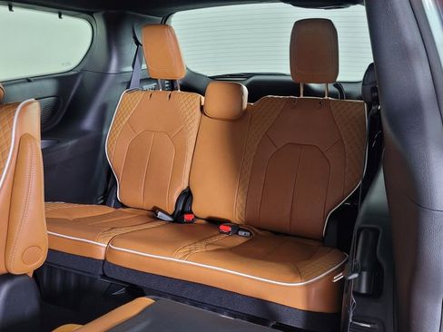 New 2026 Chrysler Pacifica Pinnacle image 33