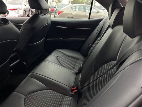 Used 2023 Toyota Camry SE image 19