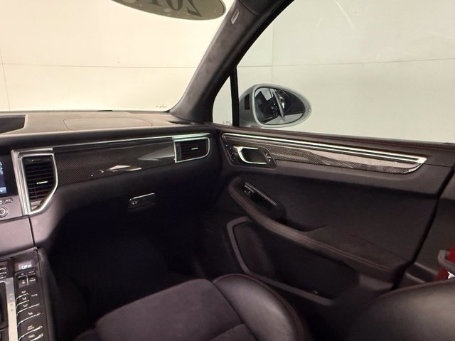 Used 2017 Porsche Macan Turbo AWD/4WD image 19
