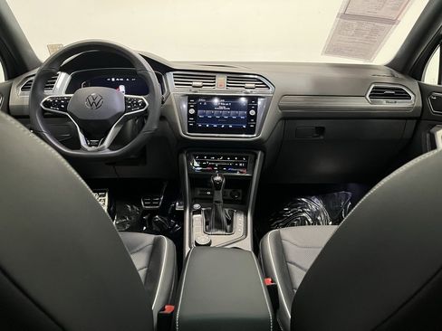 Used 2024 Volkswagen Tiguan SEL R-Line image 17