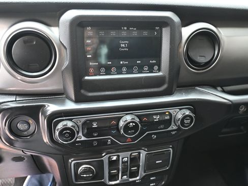 Used 2018 Jeep Wrangler Unlimited Sport S AWD/4WD image 14