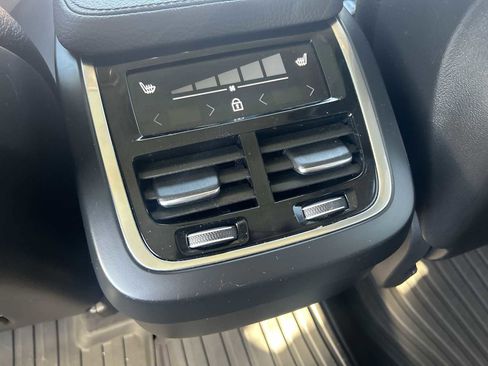 Used 2022 Volvo XC90 T6 Momentum w/ Climate Package image 22