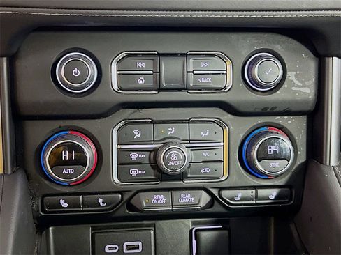 Used 2022 Chevrolet Suburban LT w/ LT Signature Plus Package image 18