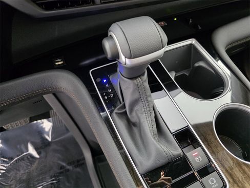 Used 2025 Toyota Sienna Platinum image 23