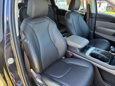 Used 2026 Kia Carnival FWD image 39