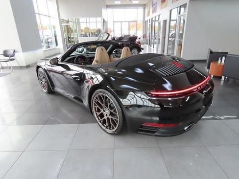 Used 2022 Porsche 911 Carrera 4 AWD/4WD image 13