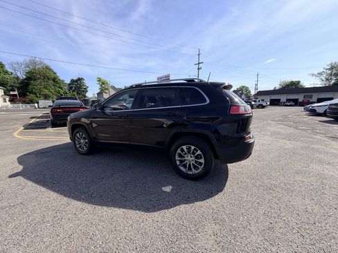 Used 2019 Jeep Cherokee Latitude Plus w/ Cold Weather Group AWD/4WD image 29