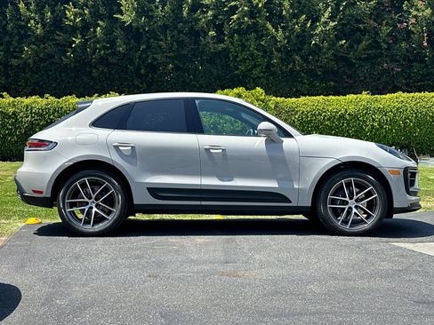 Certified 2025 Porsche Macan AWD/4WD image 9