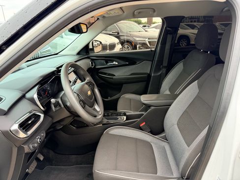 Used 2021 Chevrolet TrailBlazer LT w/ Convenience Package FWD image 12