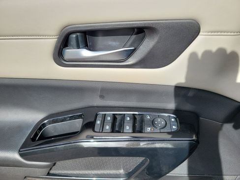 Used 2022 Nissan Pathfinder SV w/ SV Premium Package image 23