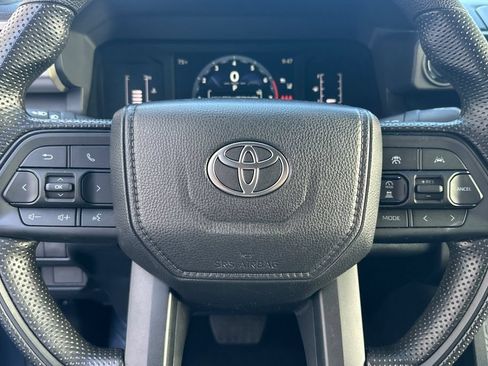 Used 2025 Toyota Tacoma SR5 AWD/4WD image 22