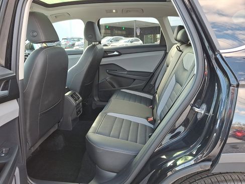 Used 2022 Volkswagen Taos SEL image 11