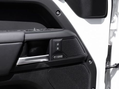 New 2026 Land Rover Defender 130 X-Dynamic SE AWD/4WD image 58
