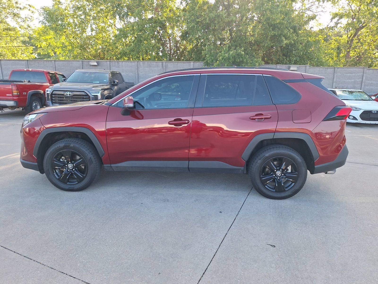 Used 2022 Toyota RAV4 XLE w/ Convenience Package AWD/4WD image 3