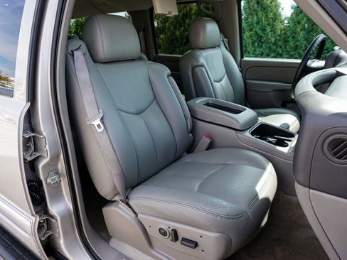 Used 2005 GMC Yukon XL 2500 SLT w/ SLT Preferred Equipment Group image 40