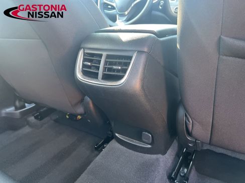 Used 2024 Chevrolet Malibu LT image 30