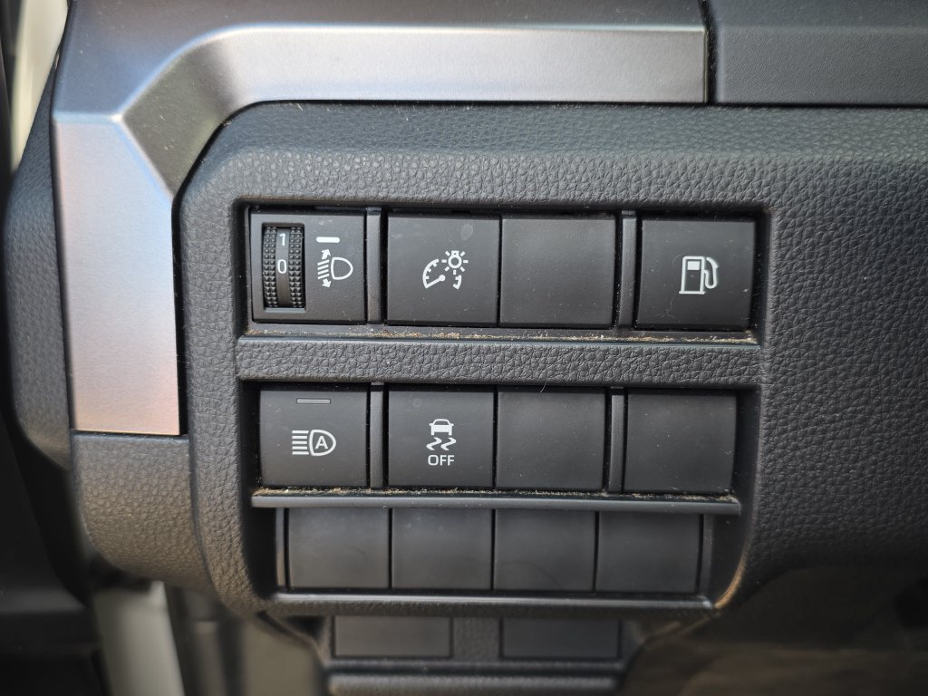 Used 2025 Toyota 4Runner SR5 AWD/4WD image 32