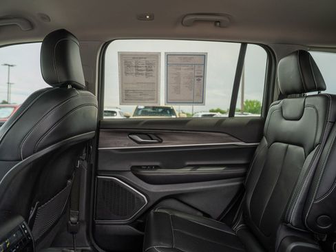 Used 2021 Jeep Grand Cherokee L Limited AWD/4WD image 22