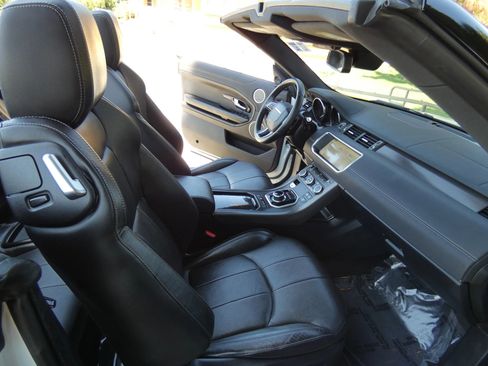 Used 2018 Land Rover Range Rover Evoque SE Dynamic image 25