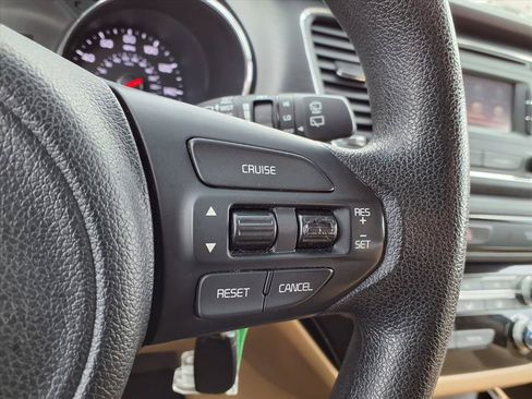 Used 2016 Kia Sedona LX w/ Option Group 020 FWD image 14