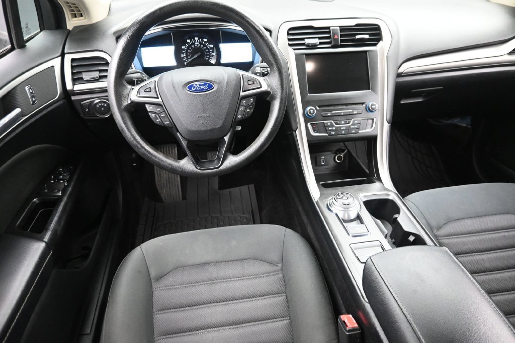 Used 2017 Ford Fusion SE w/ Fusion SE Technology Package FWD image 14