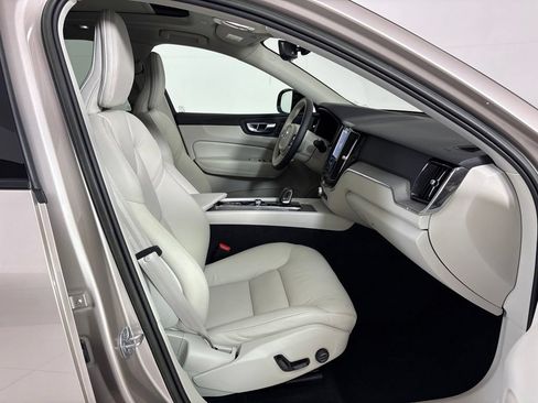 Used 2023 Volvo XC60 B5 Plus w/ Protection Package Premier AWD/4WD image 12