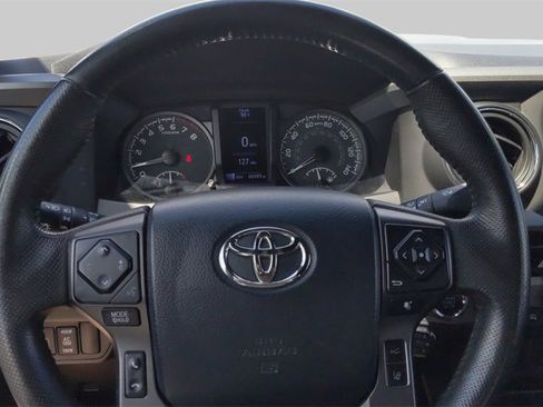 Used 2020 Toyota Tacoma TRD Sport image 19