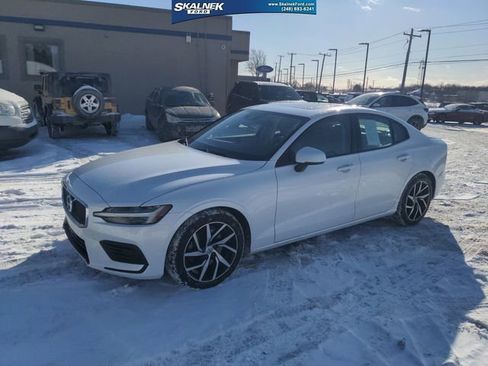 Used 2019 Volvo S60 T5 Momentum w/ Premium Package image 1
