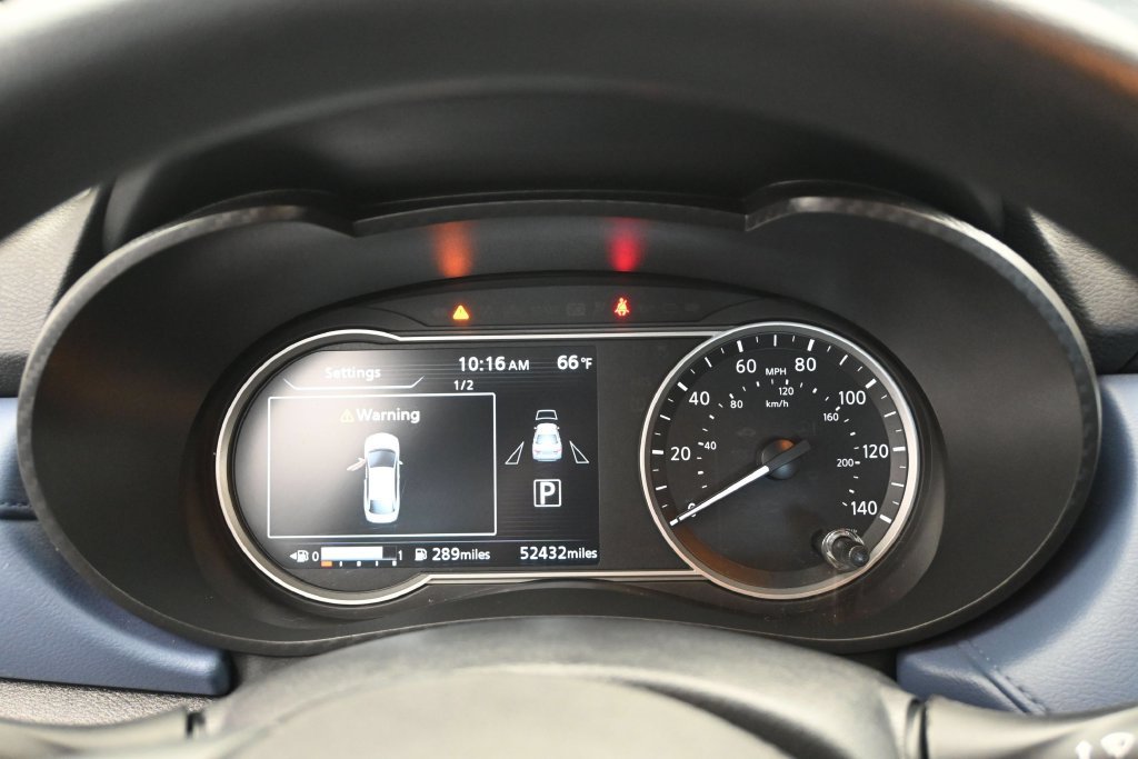 Used 2024 Nissan Versa SV FWD image 14