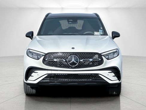 Used 2025 Mercedes-Benz GLC 300 4MATIC image 8
