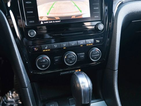 Used 2022 Volkswagen Passat 2.0T R-Line image 32