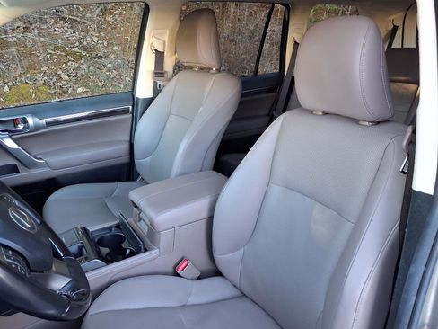 Used 2022 Lexus GX 460 Premium w/ Premium Package image 13