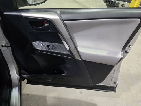 Used 2015 Toyota RAV4 LE AWD/4WD image 31